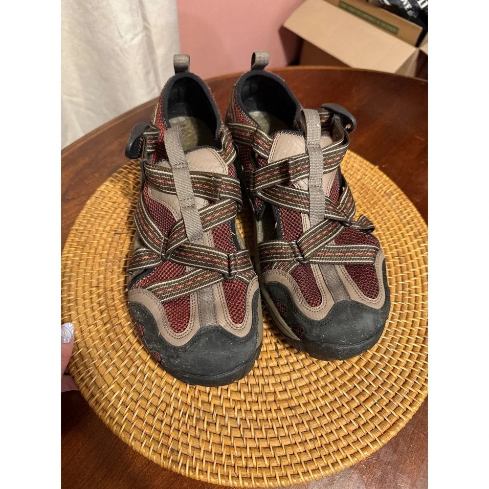 Chaco Mens J104905 Outcross Evo 2 Hiking Water Shoes Burgundy Brown Vibram Sz 12
